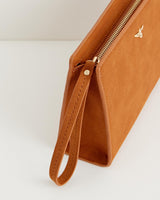 Bonnie Wristlet in veganem braunem Leder