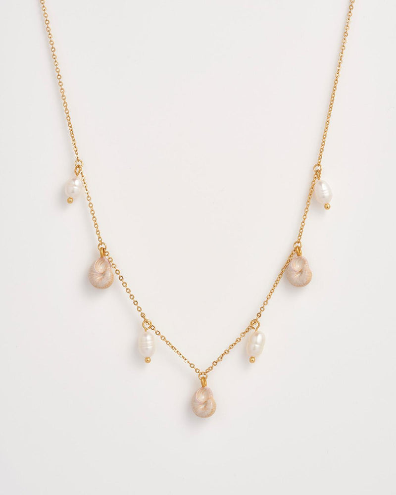 Meeresschnecken- & Perlen-Anhänger Halskette in Gold